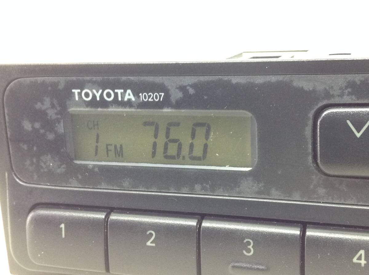 TOYOTA(トヨタ） 86120-28240 AM/FMラジオ 即決 保障付_画像2