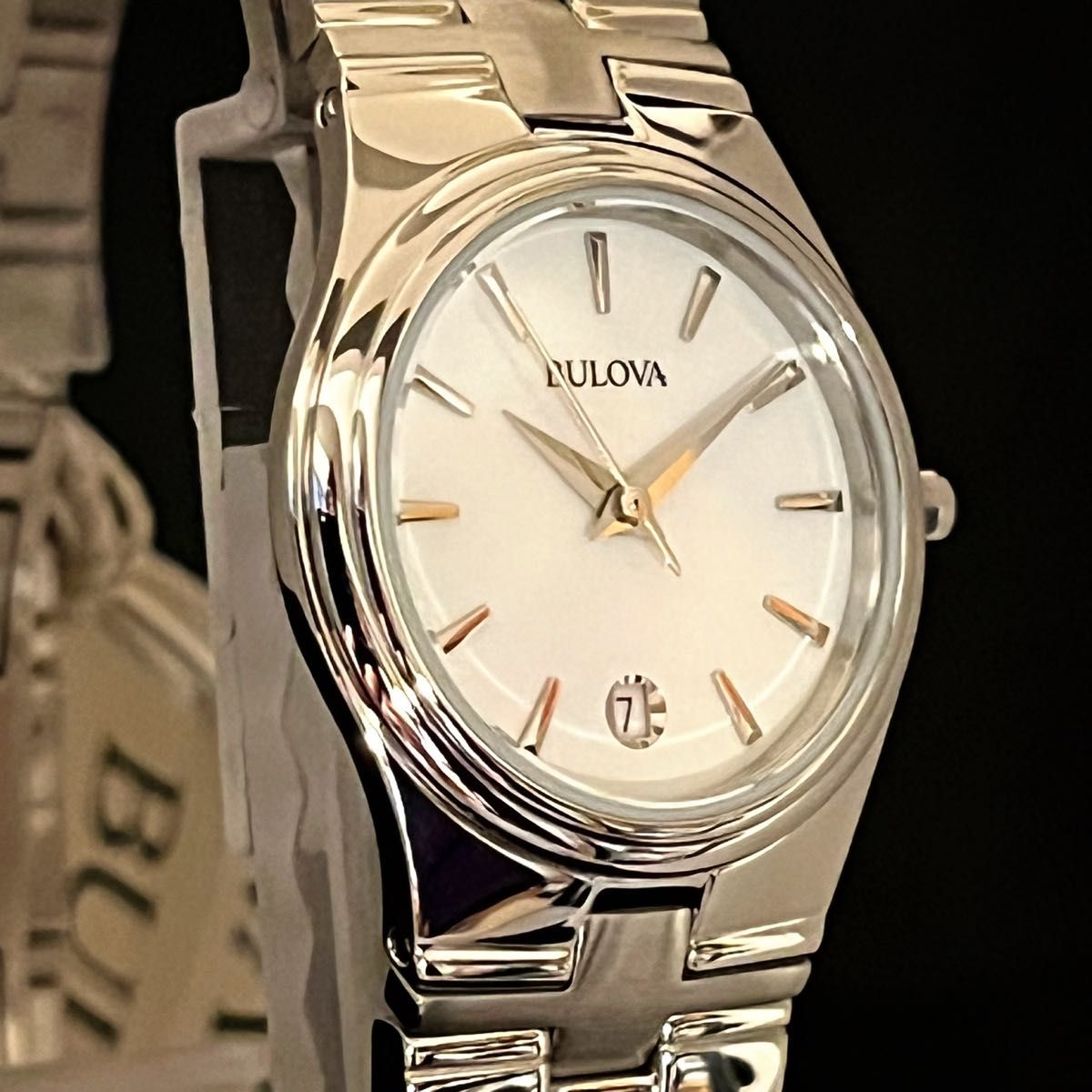 【新品未使用】BULOVA/ブローバ/レディース腕時計/お洒落/シルバー色/高級/プレゼントに/激レア/女性.婦人用/綺麗/上品