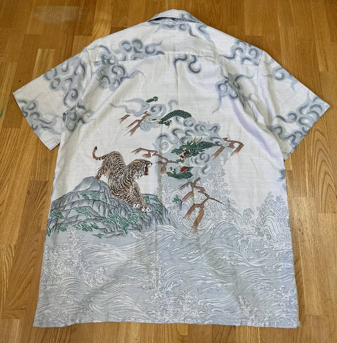 dead stock ！！ 70's vintage KENNINGTON 龍 虎 和柄 開襟シャツ L ヴィンテージ オリジナル 70年代 古着_画像3