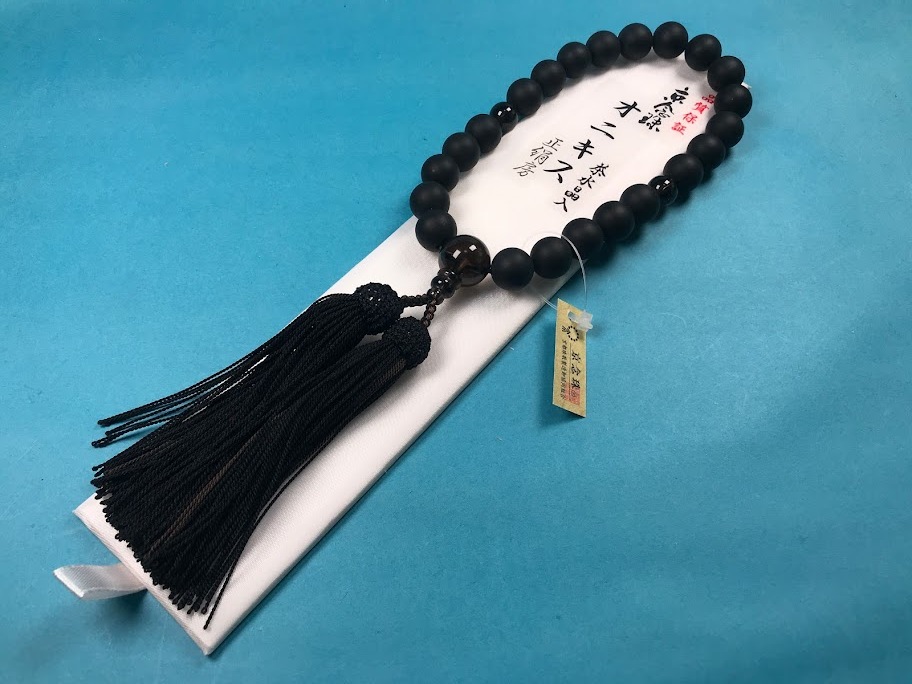 新しいスタイル 数珠 22玉 黒オニキス(艶消し) 正絹2色房 二点茶水晶