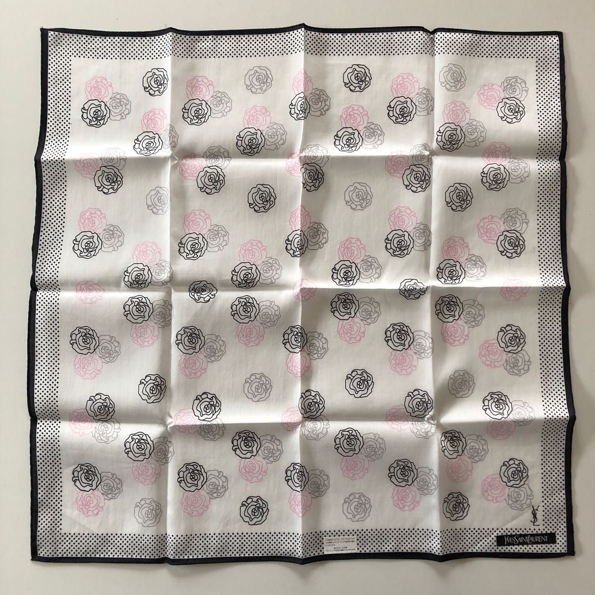 新品 YVES SAINT LAURENT サンローラン ハンカチ レディース 新品 YVES SAINT LAURENT サンローラン ハンカチ レディース
