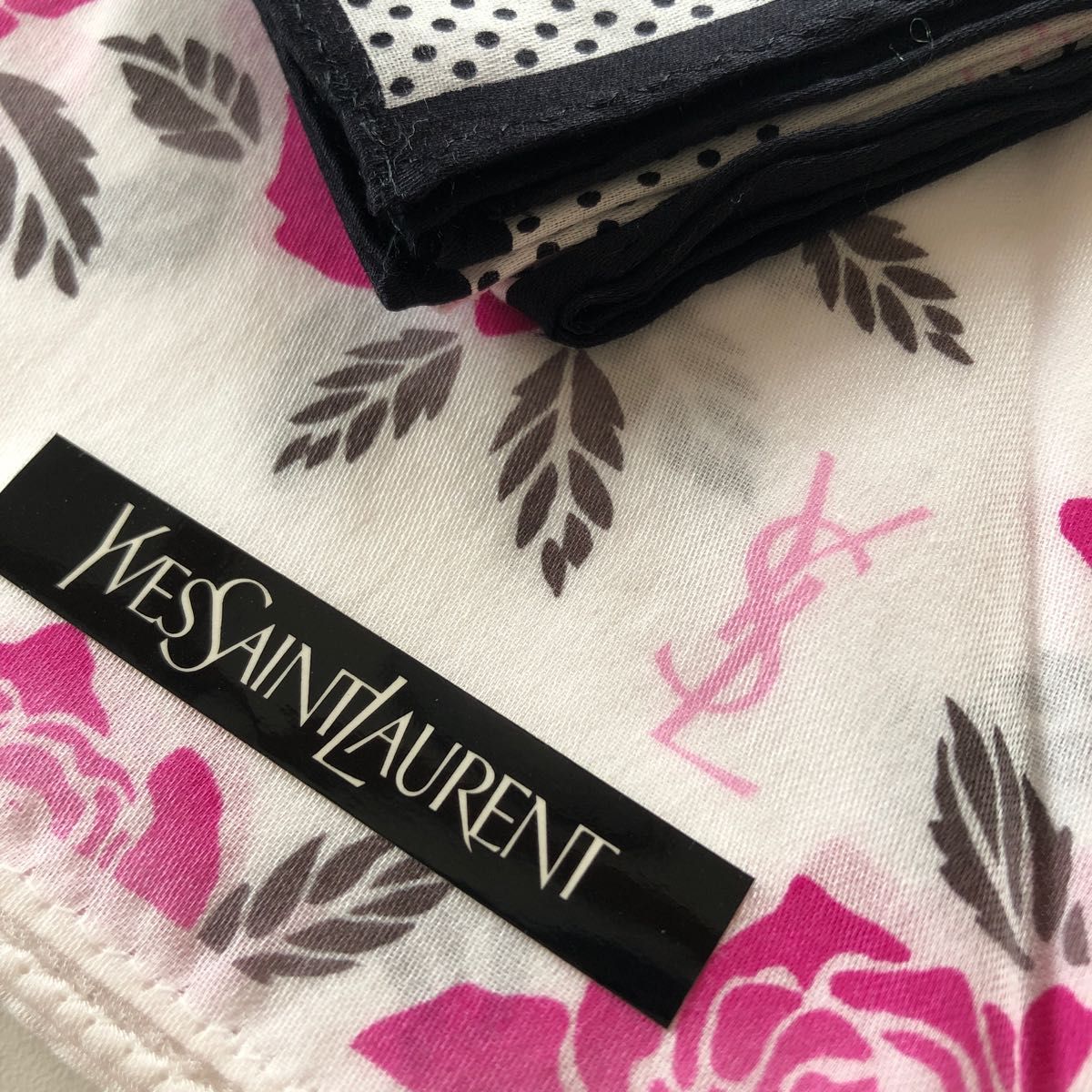 新品 YVES SAINT LAURENT サンローラン ハンカチ レディース 新品 YVES SAINT LAURENT サンローラン ハンカチ レディース