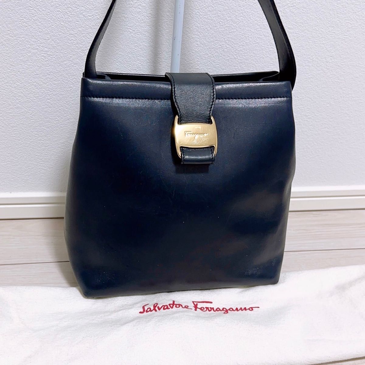 美品》Ferragamo(フェラガモ)ワンショルダーバッグ-