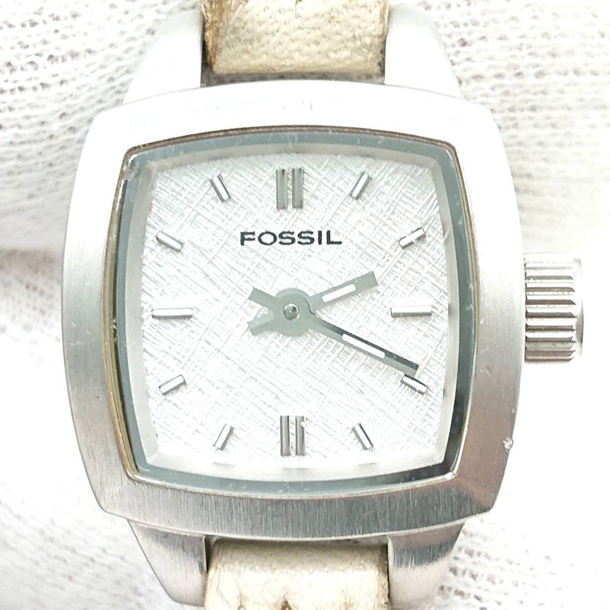 【電池切れ】FOSSIL フォッシル クォーツ 腕時計 シルバー文字盤 レザーベルト レディース_画像1