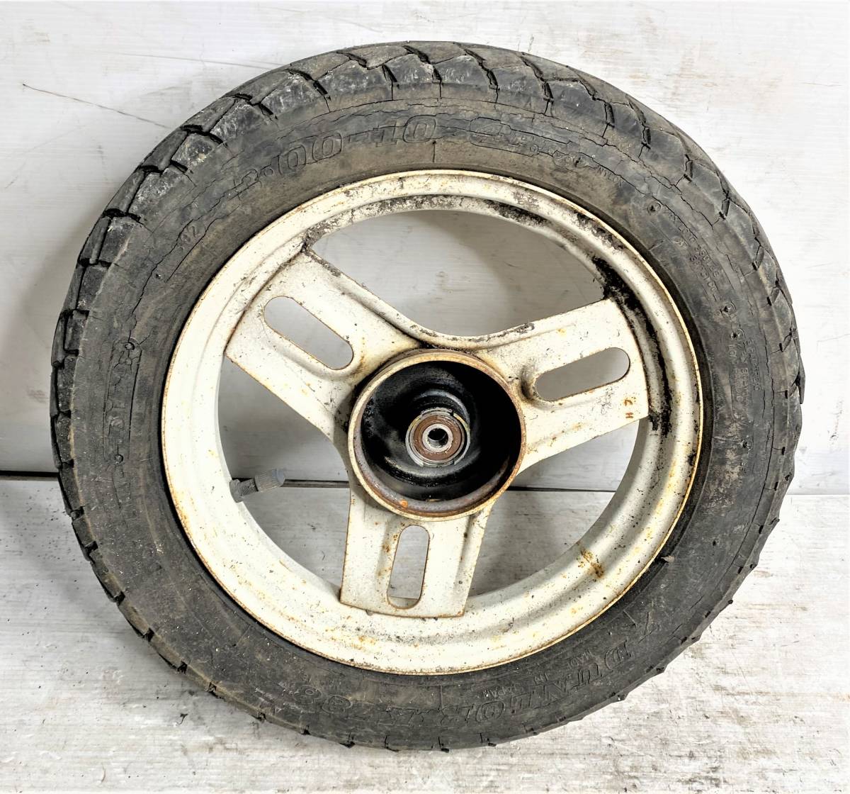 【AF16】ホンダ タクト タイヤ付きフロントホイール/HONDA TACT front wheel with tire I2303-61_画像4