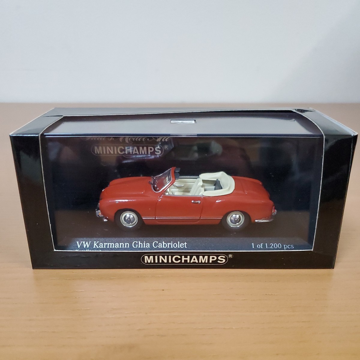 1/43 ミニチャンプス/Volkswagen Karmann Ghia Cabriolet 1957 Korallenrot/フォルクスワーゲン カルマンギア カブリオレ コーラルレッド_画像9