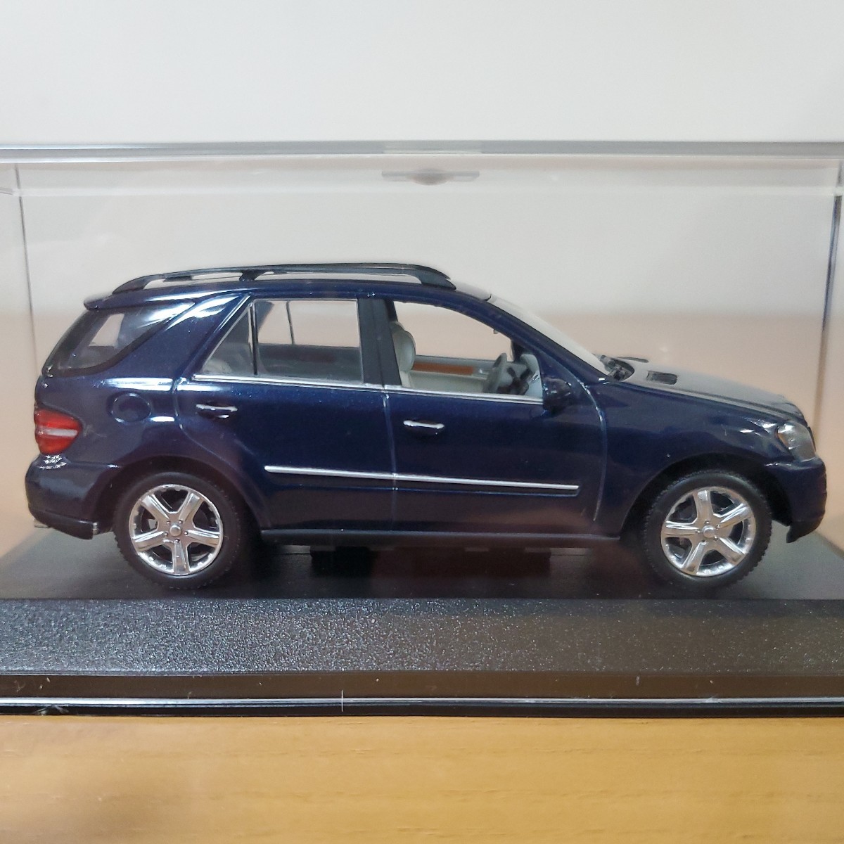 1/43 ミニチャンプス MINICHAMPS/Mercedes-Benz M-Class 2005 Tansanitblau metallic/メルセデス・ベンツ Mクラス ブルーメタリック_画像3