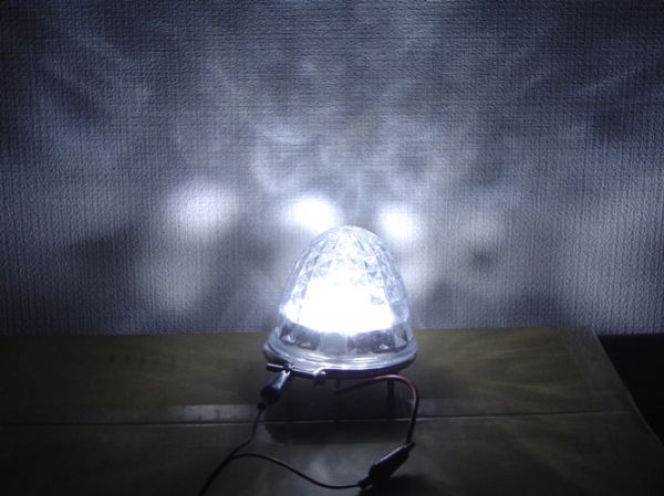 ◆ 激眩 LEDマーカー球 白 1セット(2個) 高輝度LED 30.000mcd 18発使用 24V用　送料無料 ◇_ブツブツ感もあります。