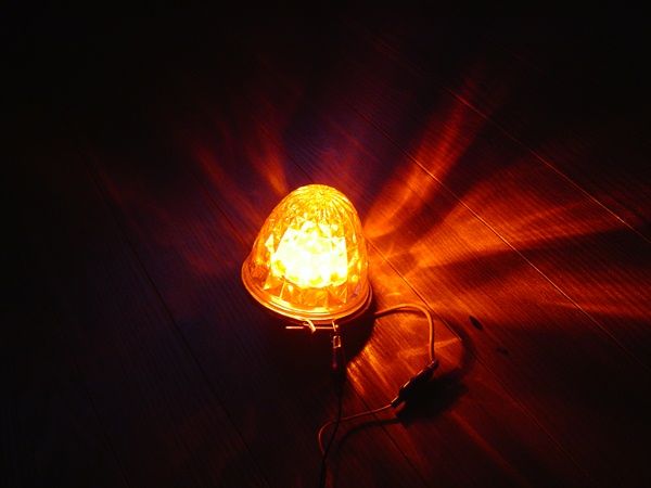 ◆ 激眩 LEDマーカー球 オレンジ 1セット(2個) 高輝度LED 25.000mcd 18発使用 24V用　送料無料 ◇_真下、サイドも十分の明るさがあります。