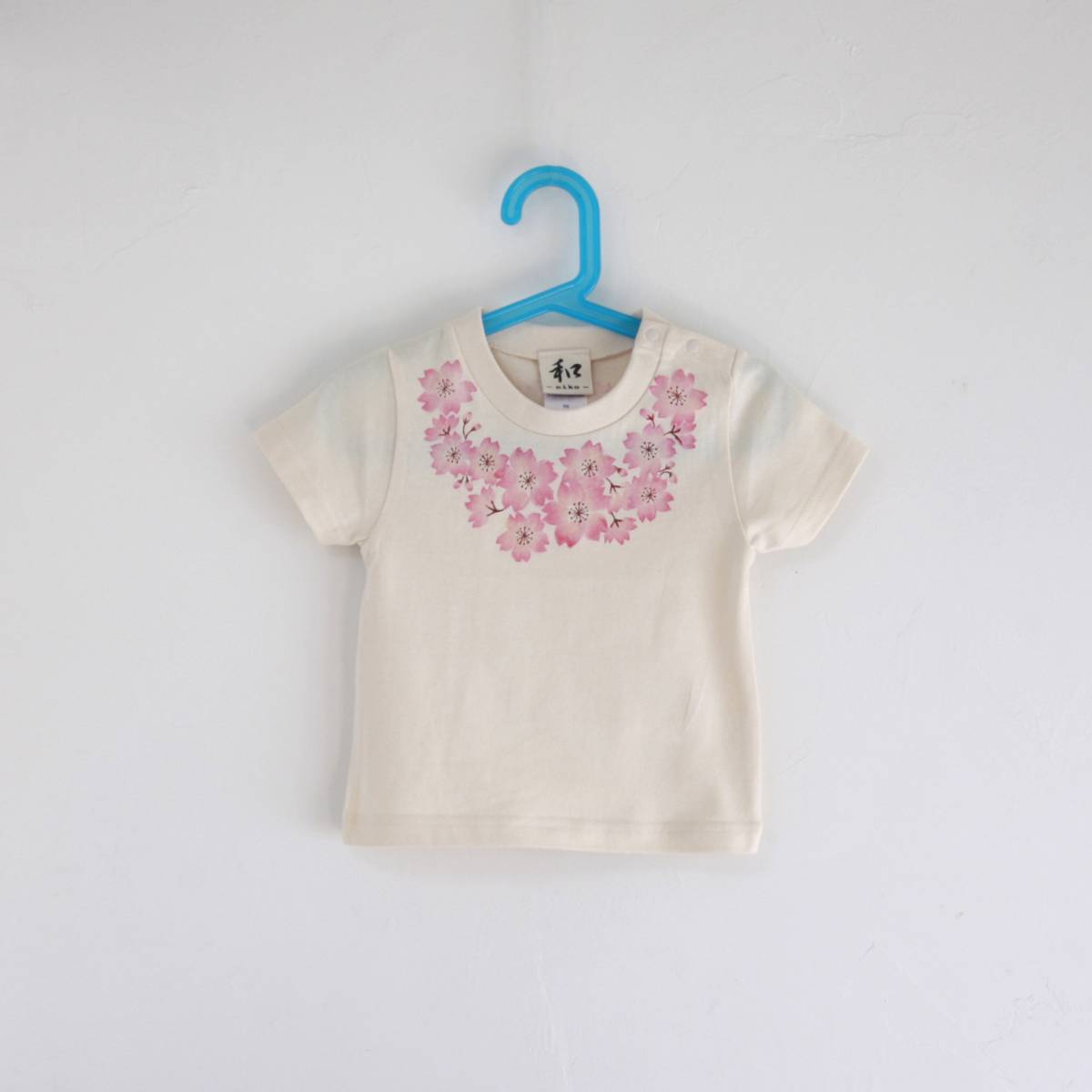子供服 キッズTシャツ 120サイズ ナチュラル コサージュ桜柄 Tシャツ ハンドメイド 手描きTシャツ 和柄 春 プレゼント