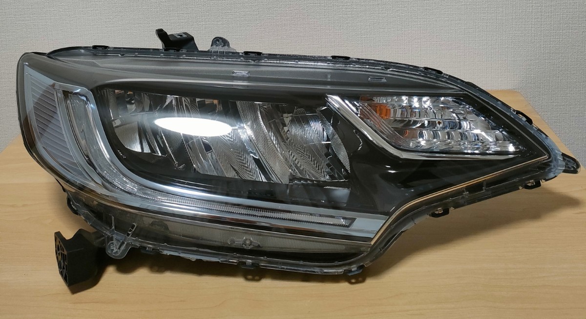 フィット GP6/GP5 純正ヘッドライト LED 右 美品 | signalstationpizza.com
