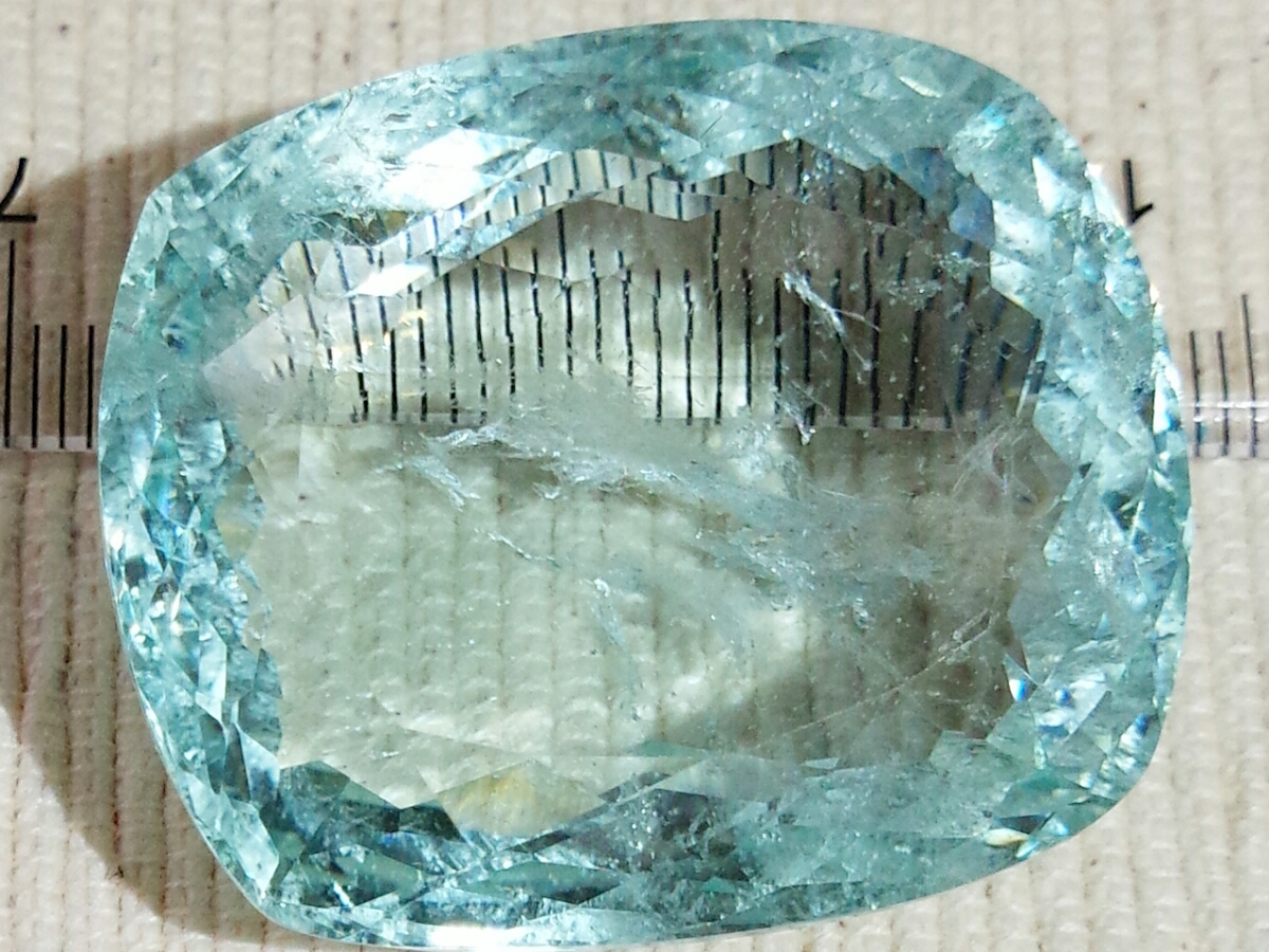  aquamarine also emerald also not name . less . beautiful blue beryl extra-large 133.924ctso-ting attaching non heating not yet processing 