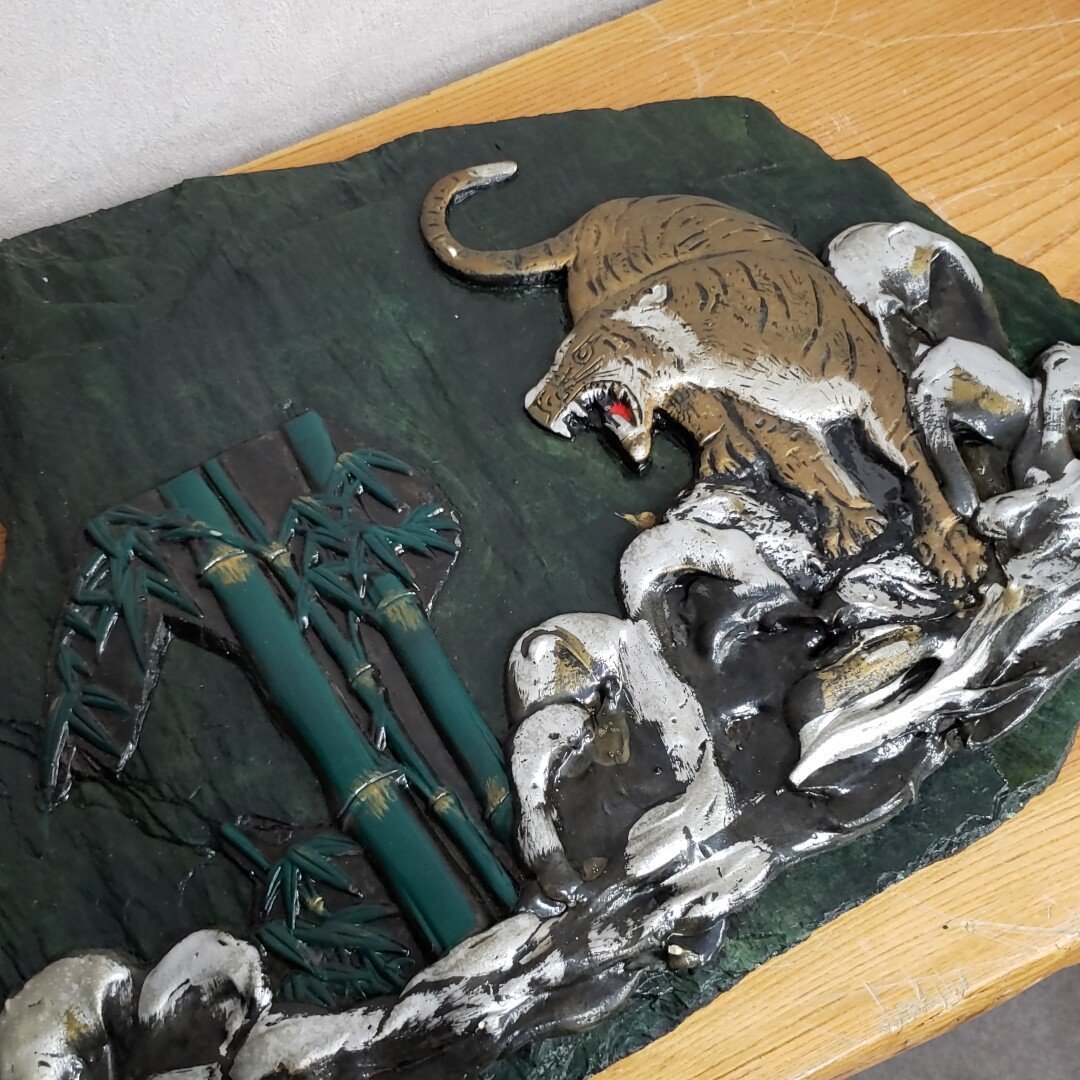 石板彫刻 虎 置物 縁起物 56cm×45cm 約10.8㎏ 石の置物 石板彫刻 虎 置物 縁起物 56cm×45cm 約10.8㎏ 石の置物