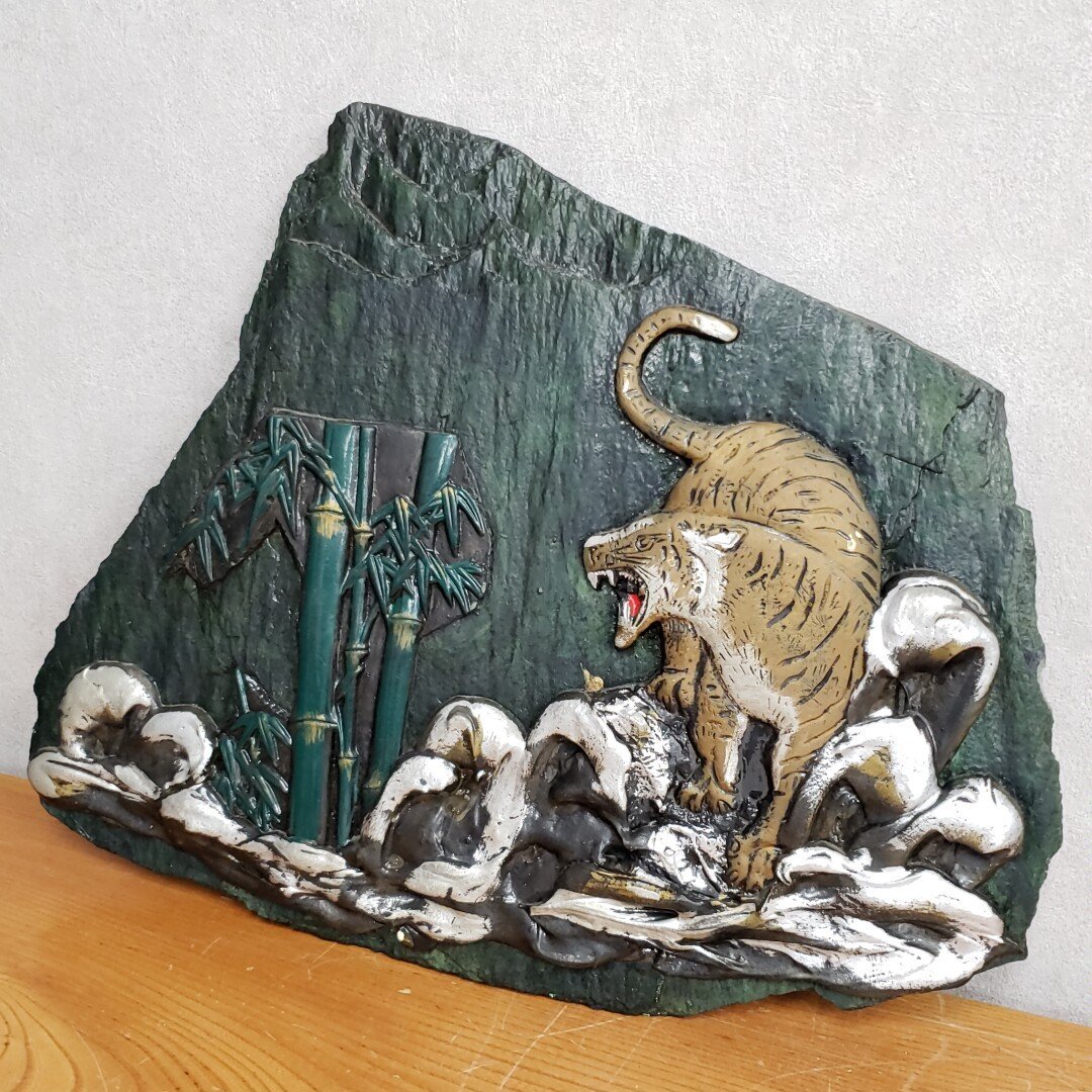 石板彫刻 虎 置物 縁起物 56cm×45cm 約10.8㎏ 石の置物 石板彫刻 虎 置物 縁起物 56cm×45cm 約10.8㎏ 石の置物