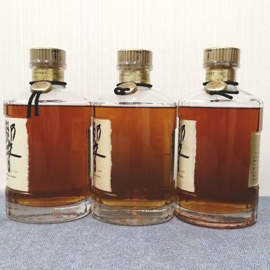 サントリー 響 金キャップ 750ml 2本 700ml 1本 未開栓3本セット サントリー 響 金キャップ 750ml 2本 700ml 1本 未開栓3本セット