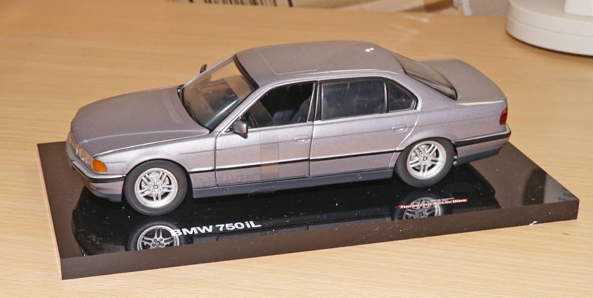 BMW 750iL 1/24 ジェームズボンド ボンドカー ミニカー 送料無料_画像4