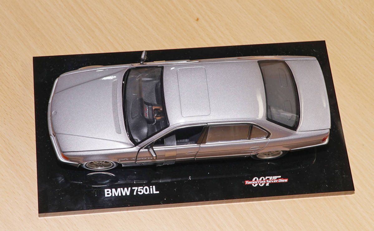 BMW 750iL 1/24 ジェームズボンド ボンドカー ミニカー 送料無料_画像10