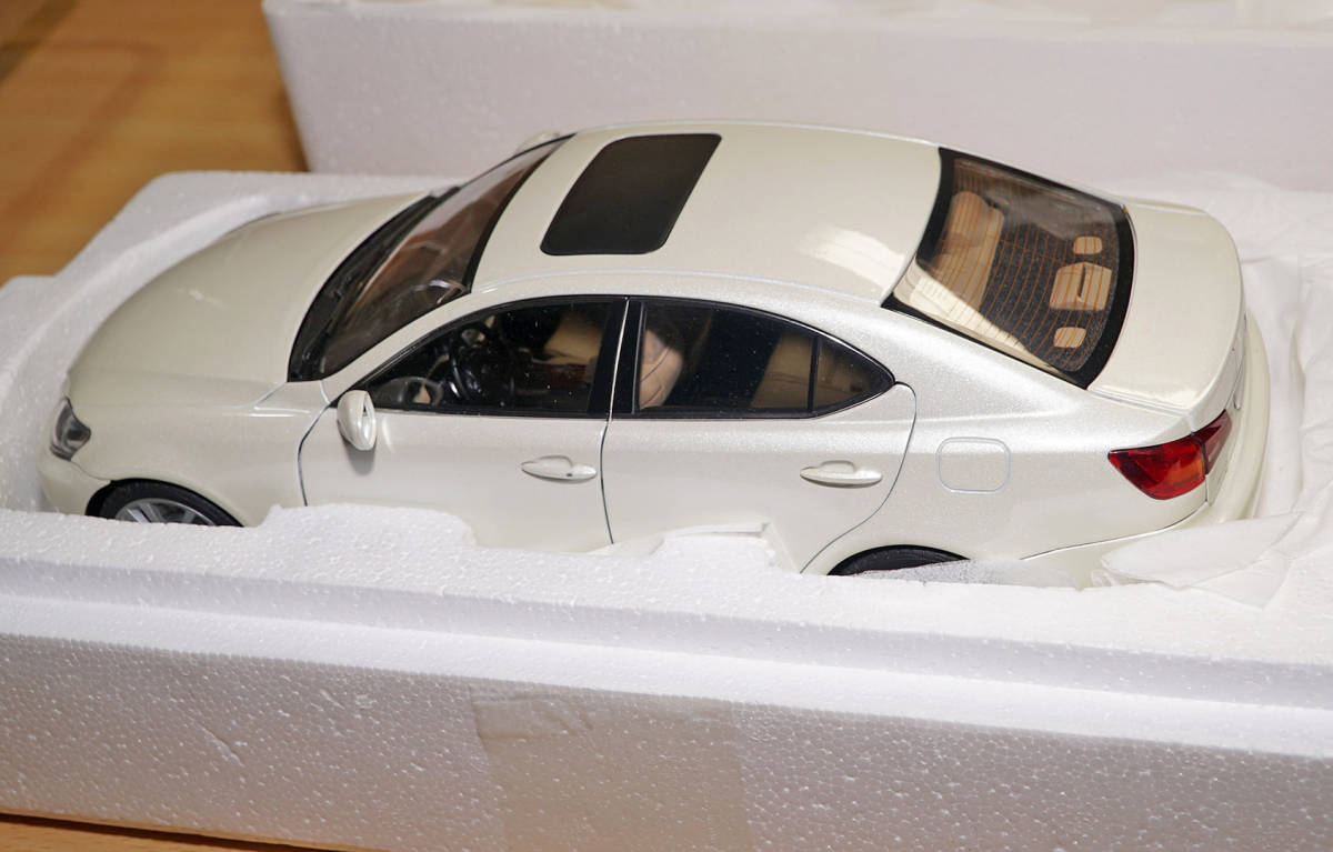 1/18 オートアート レクサス Lexus IS350 白 ホワイト 送料無料 1/18 オートアート レクサス Lexus IS350 白 ホワイト 送料無料