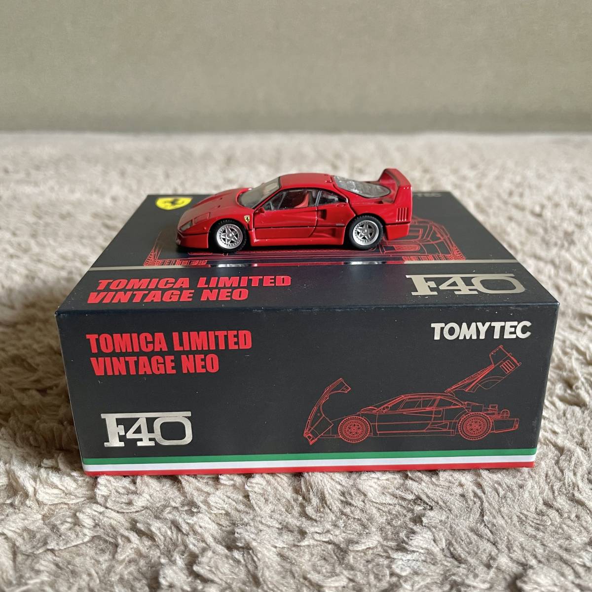 トミカ リミテッド ヴィンテージ フェラーリ F40(赤) ミニカー
