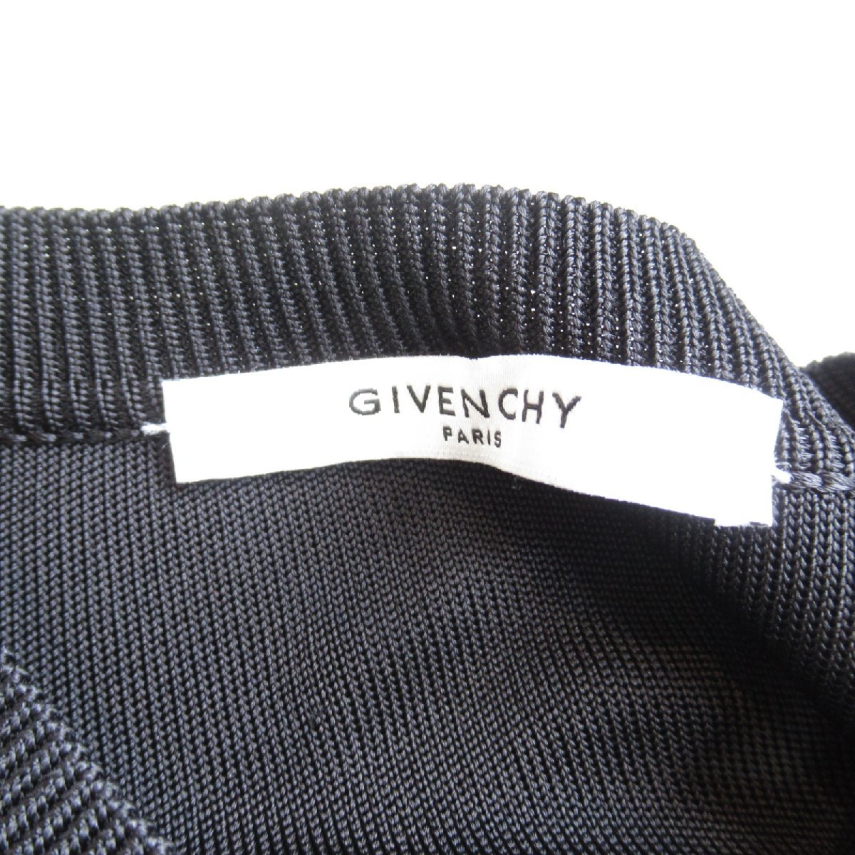 GIVENCHY ジバンシィ セーター チャーム付きセーター ブラック系