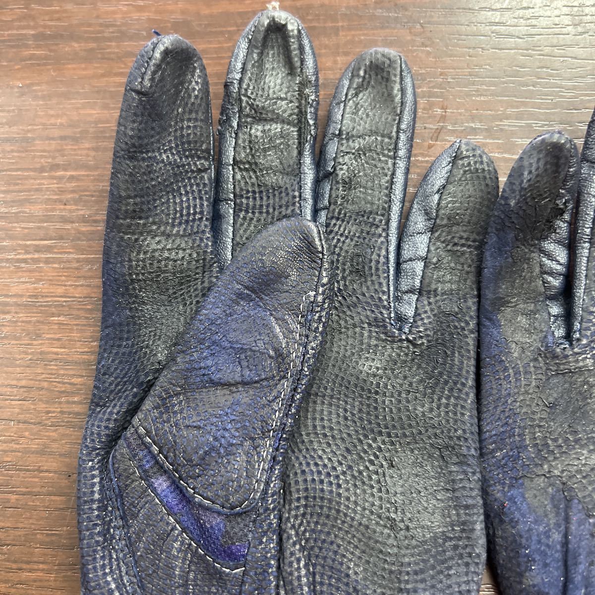 阪神タイガース 上本博紀 実使用 バッティンググローブ 支給品