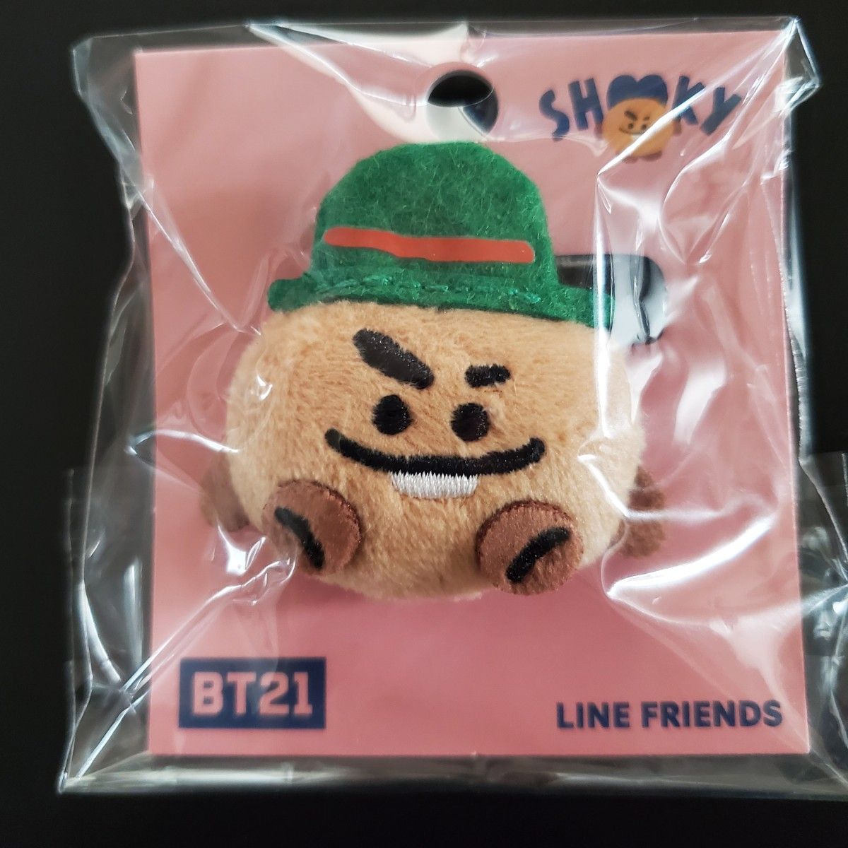 もふもふうでまくら　バッチ　BT21 　シューキー　SHOOKY　shooky　BTS　防弾少年団