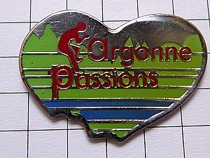  pin badge * red person. .. Heart type * France limitation pin z* rare . Vintage thing pin bachi