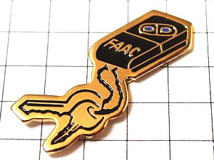  pin badge * key holder . key key * France limitation pin z* rare . Vintage thing pin bachi