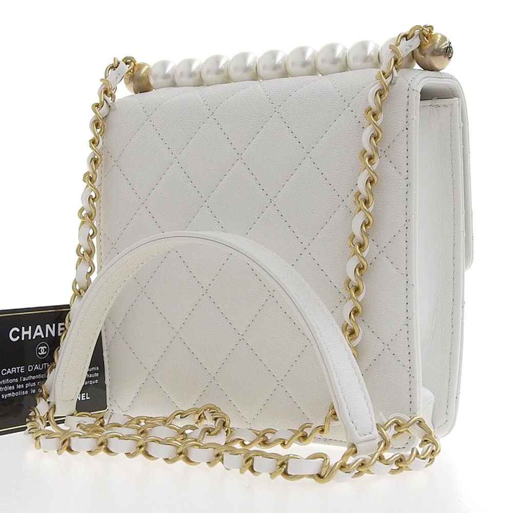 【中古】CHANEL シャネル マトラッセ パール付き ショルダーバッグ ポーチ ホワイト レザー 28番台 レディース【質屋】_画像2