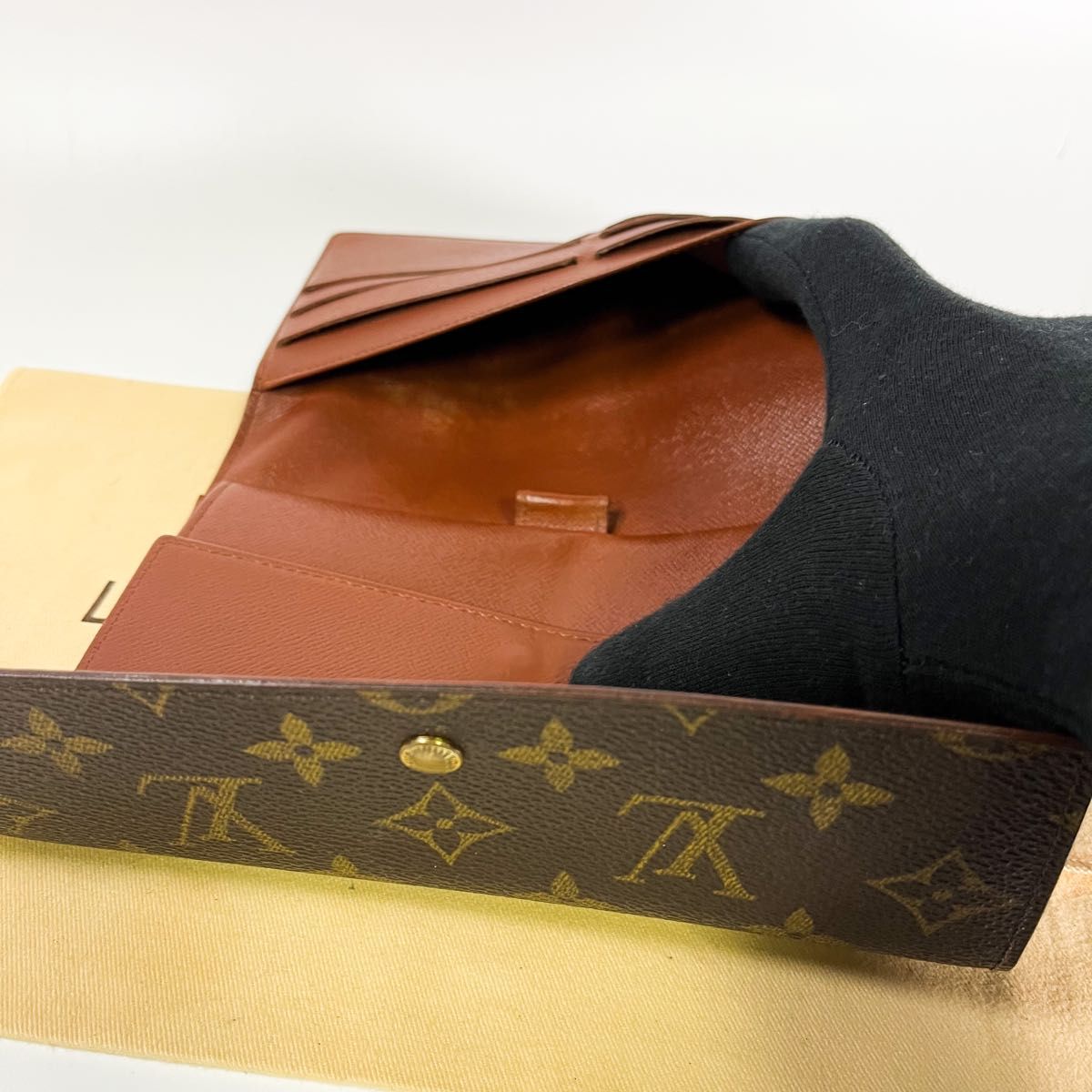 限定・廃盤品 ルイ ヴィトン 長財布 インターナショナル 三つ折り