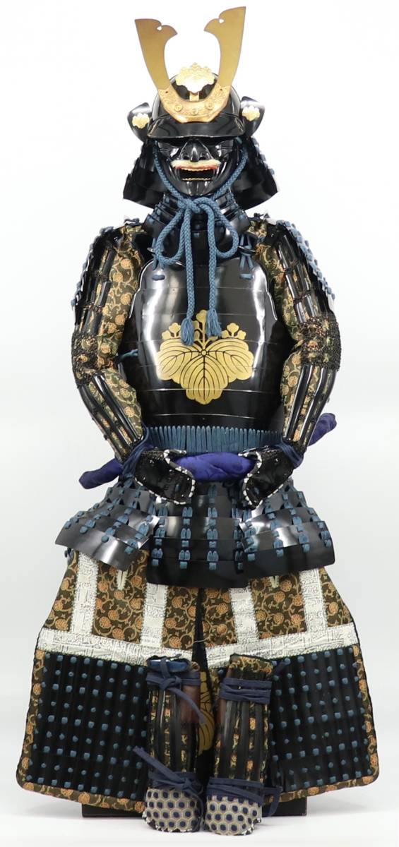 武具 甲冑 五三桐紋 等身大 鎧一式 甲冑 鎧櫃 鎧立付き 武将 武士 旧家