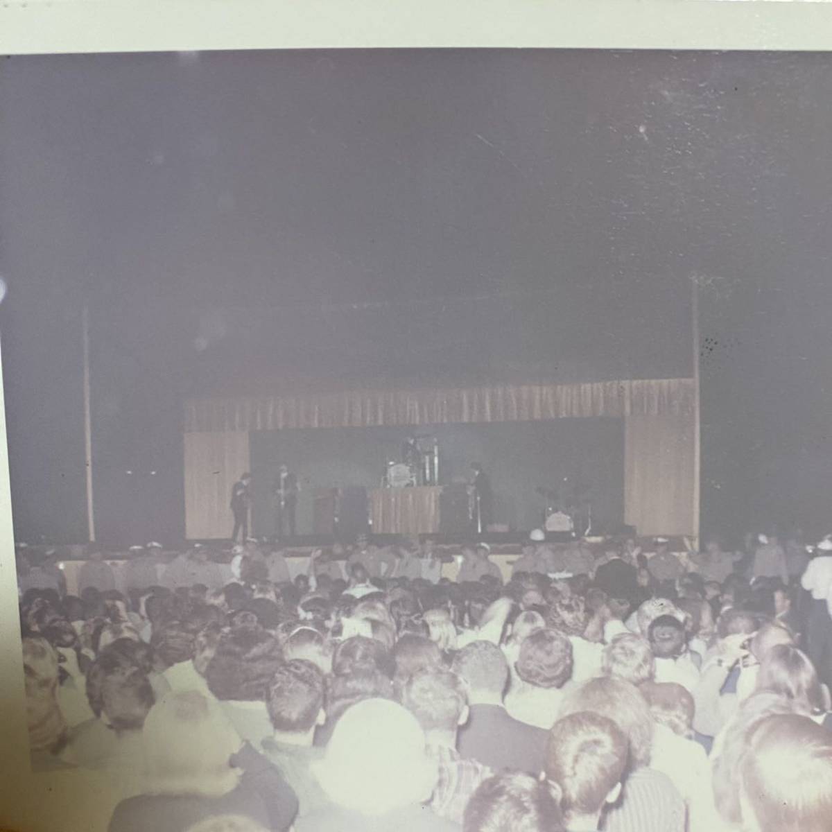 本物！ビートルズ スナップ写真 1964 カンサスシティ公演 2枚 レア オリジナル 貴重 beatles _画像4