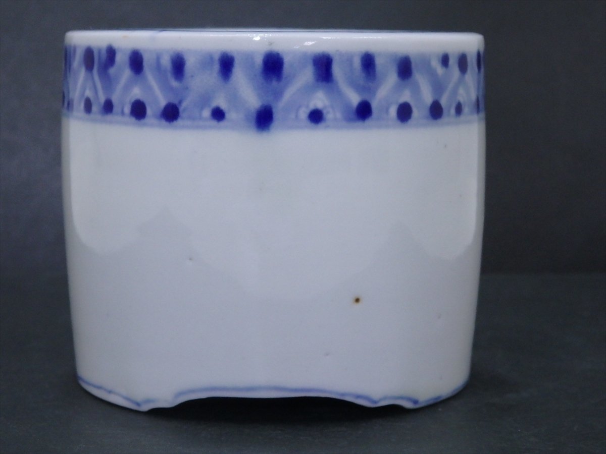 * чайная посуда [ старый белый фарфор с синим рисунком огонь входить ] диаметр 10cm высота 8cm. поддон .