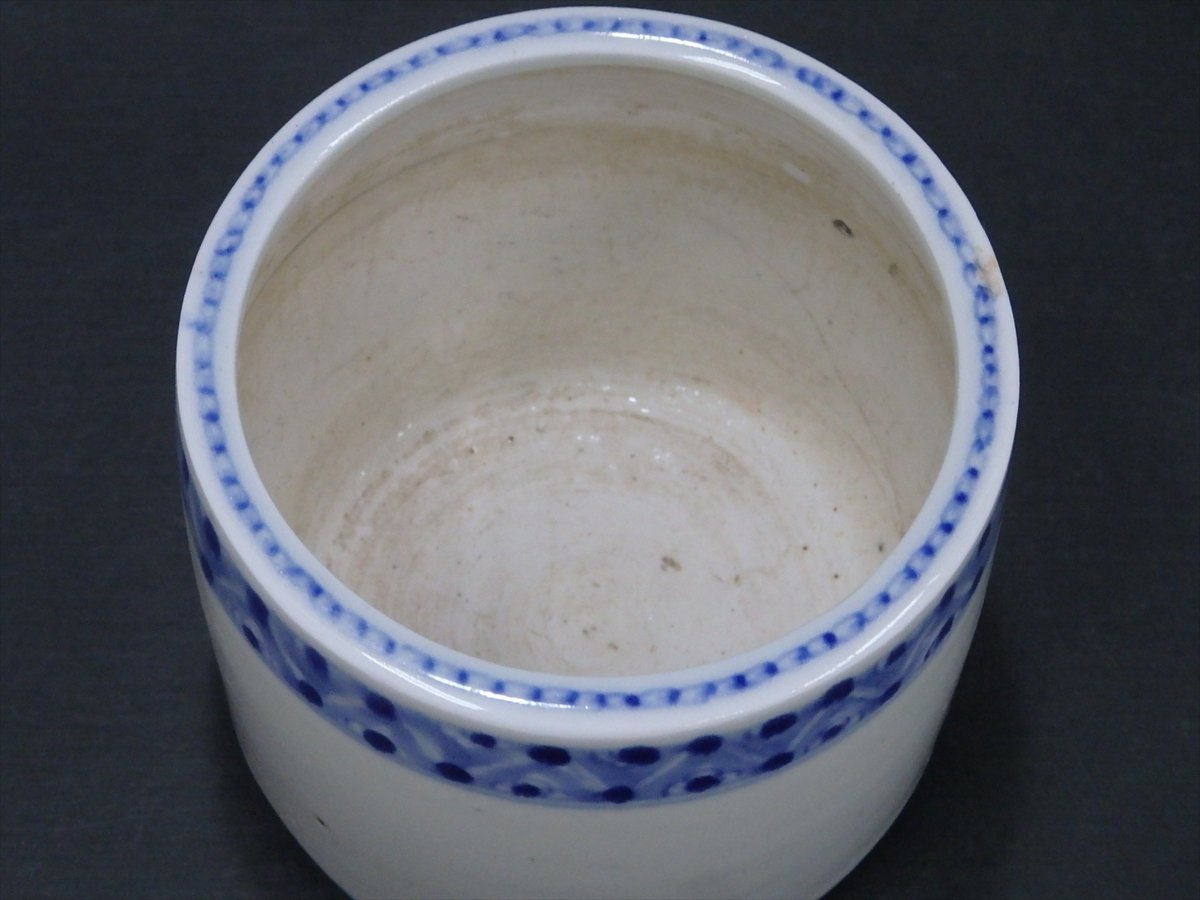 * чайная посуда [ старый белый фарфор с синим рисунком огонь входить ] диаметр 10cm высота 8cm. поддон .
