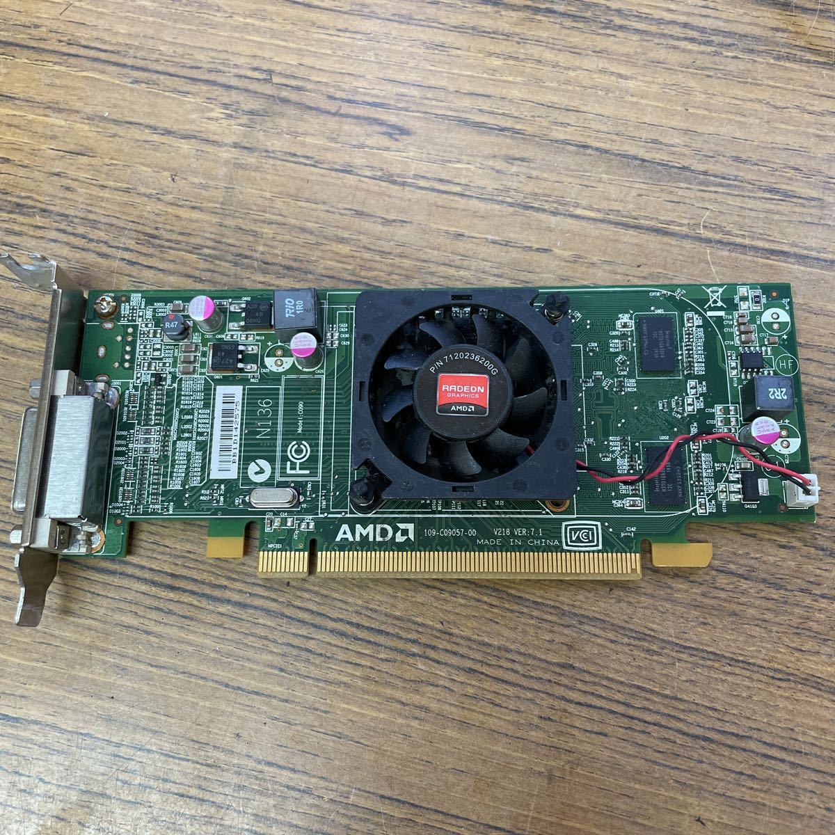 （f-7）ビデオカード PCI-E AMD Radeon 109-C09057-00の画像1