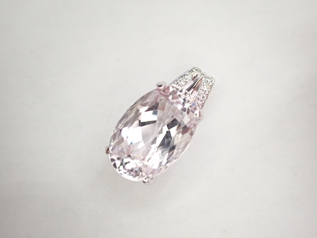 美品 K18WG クンツァイト8.13ct ダイヤ計0.06 ペンダントトップ