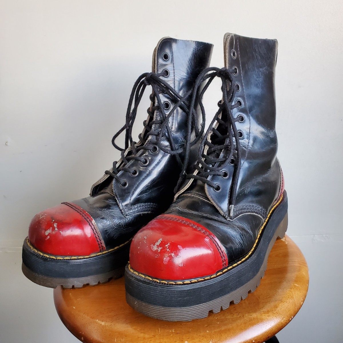 796◆英国製 ドクターマーチン Dr.Martens クレイジーボム 10ホールブーツ UK5/24～24.5㎝位 ツートン 黒×赤 vintage USED 中古_画像1