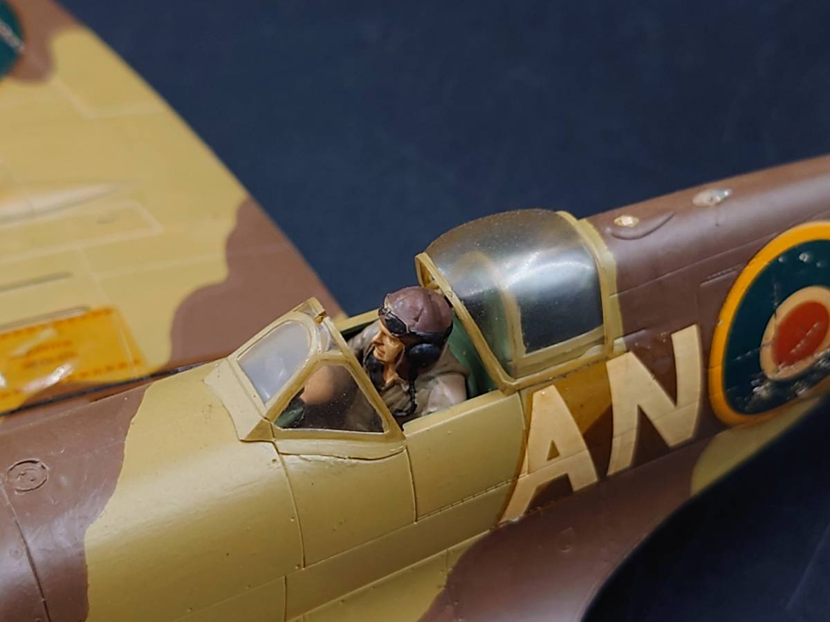 ★ 【ジャンク扱いで　現状品】 1/48 イギリス空軍 スーパーマリン スピットファイア 完成品 破損あり ★_画像9