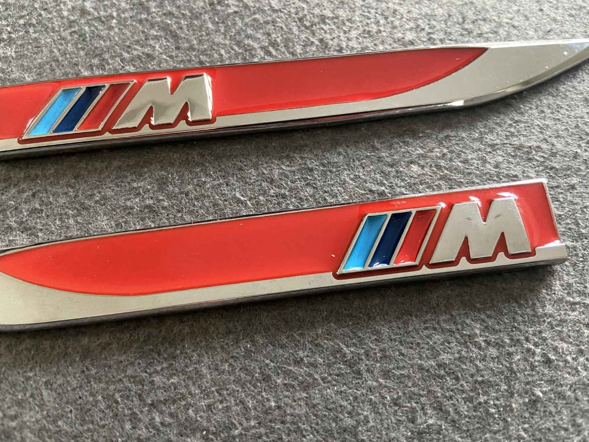 *BMW ///M* red * metal sticker emblem decal 2 pieces set 3D solid car equipment ornament both sides tape . installation easy 