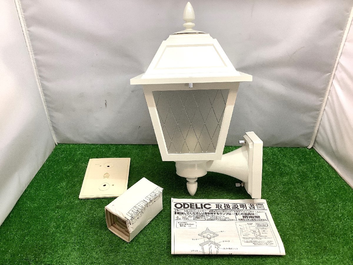 中古美品 ODELIC オーデリック 防雨型 照明器具 屋外用 壁面 縦向き取付専用 OG220 650 【3】_画像2