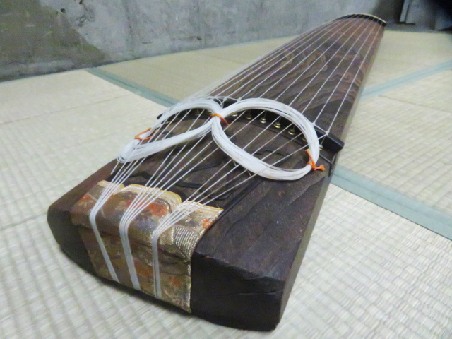 Yahoo!オークション - 高級琴 和楽器 十三弦 子持ち綾杉彫り 竜舌 高級