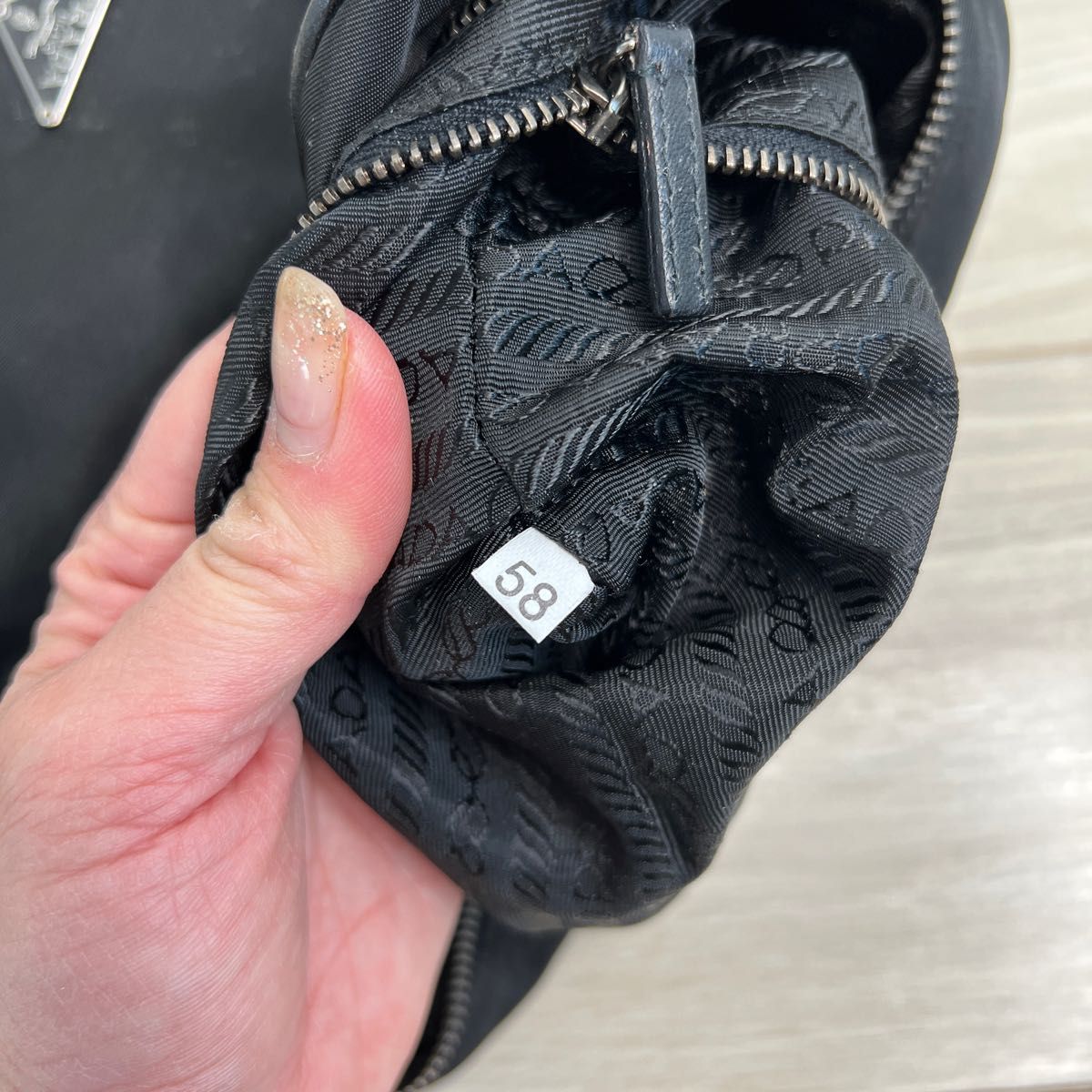 PRADA プラダ 三角メタル ショルダーバッグ ナイロンバッグ 黒 ブラック
