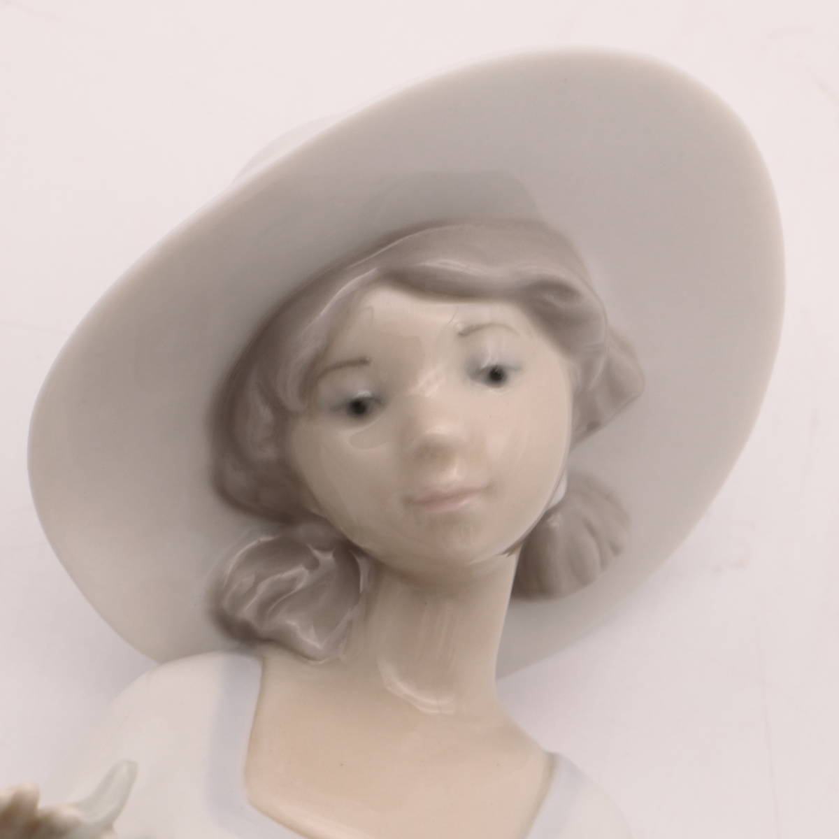 ◆◇LLADRO NAO リヤドロ ナオ 鶏と女の子 フィギュリン 陶器人形 MADE IN SPAIN インテリア 置物 西洋陶磁◇◆_画像2