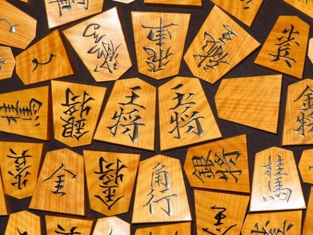 △美玉作魚龍本黄楊赤柾虎斑盛上将棋駒△新品/桐製平箱付|代購幫