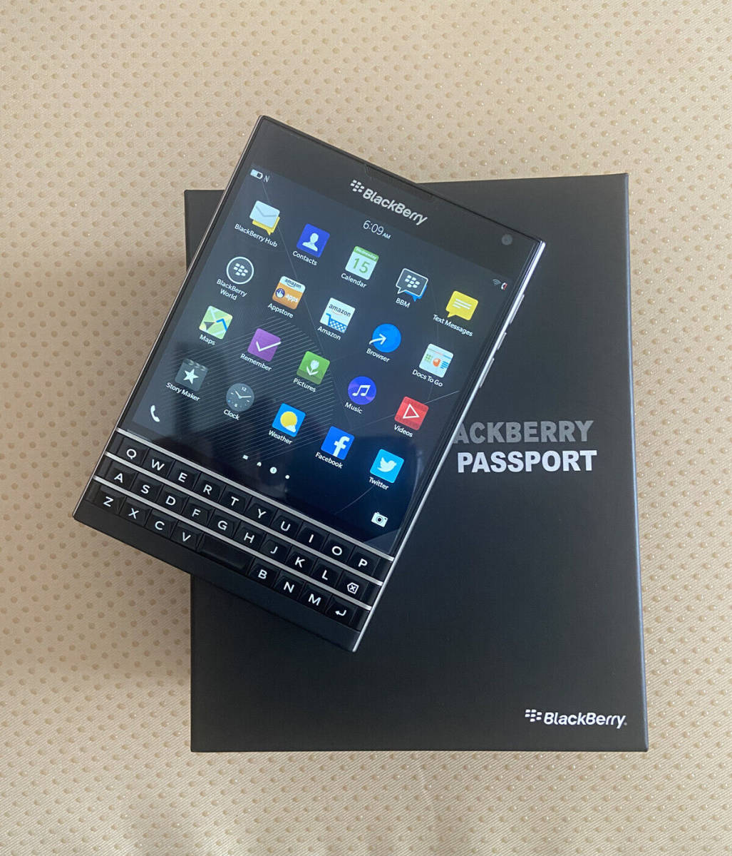 BlackBerry Passport Q30 (SQW100-1) 32GB 3GB RAM Unlocked Smartphone- New Sealed 海外 即決