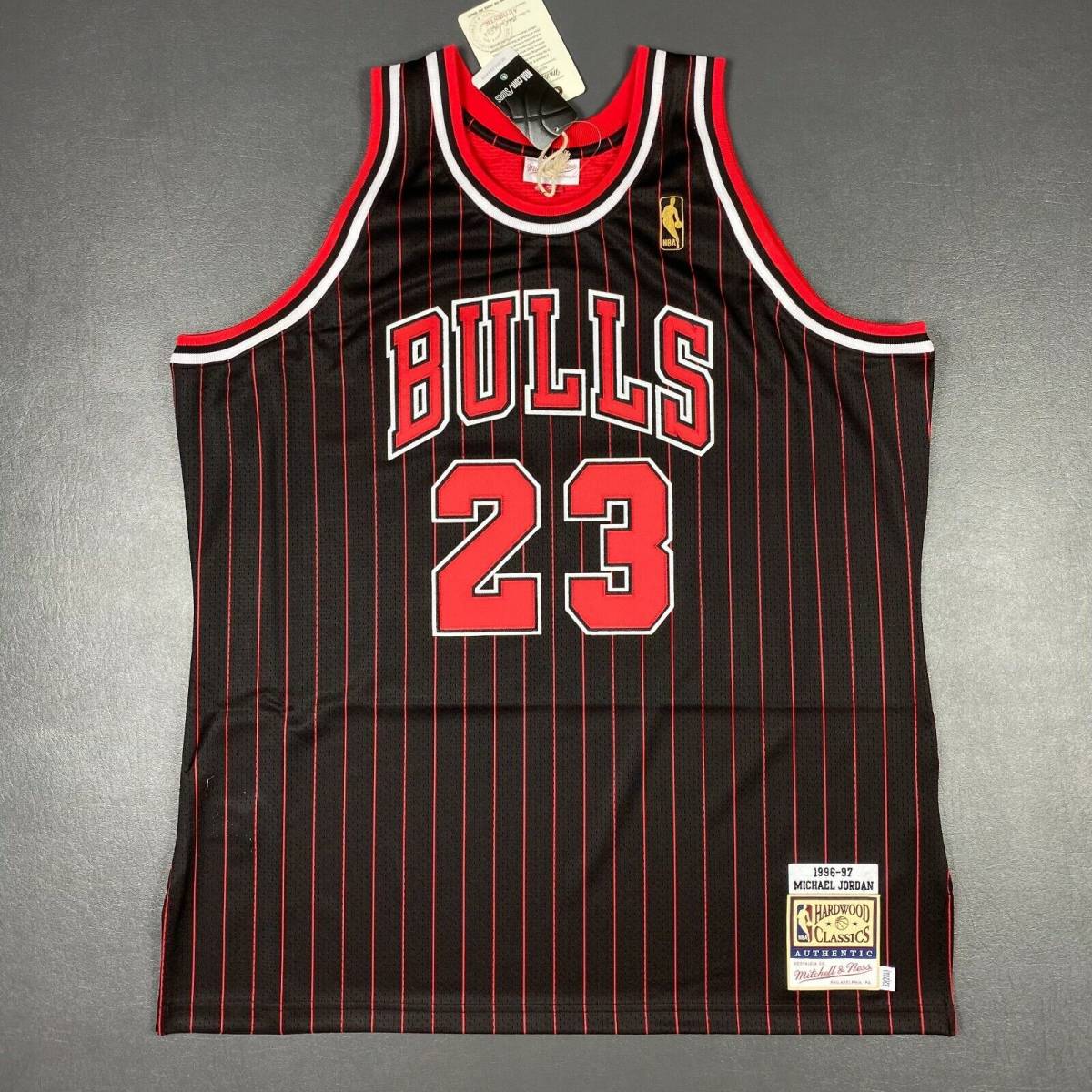 100% Authentic Michael Jordan Mitchell & Ness 96 97 Bulls Jersey Size 52 2XL 海外 即決