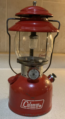 EXTREMELY RARE Red June 1971 Model #200A Coleman Lantern 6 71 With Pyrex Glass 海外 即決