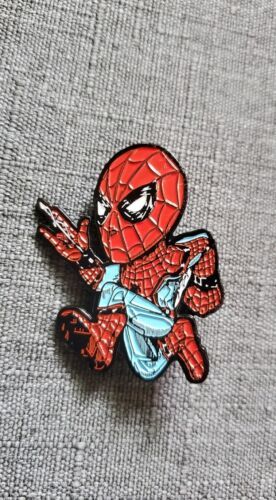 Running Spiderman Pin - 1.75 Inch Hat Pins Web Shooter Peter benjamin parker 海外 即決