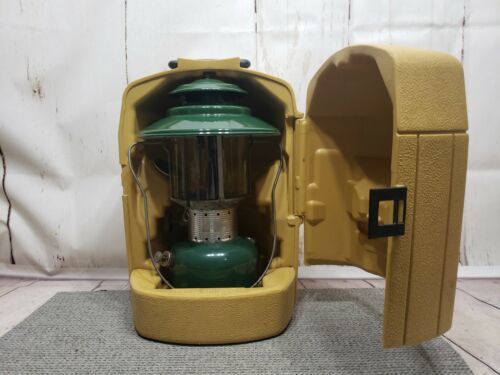Vintage Coleman Lantern Model 220F 228F 64 w/ Clamshell Carry Case Pyrex Globe 海外 即決