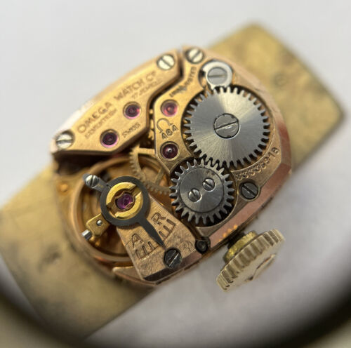 Authentic Omega watch movement 484 17j runs dial hands gold crown nr 海外 即決